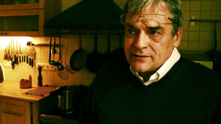 Molnár B. Tamás buda otthonában lévő konyhájában