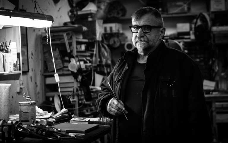 Wahorn András Mezőszemerén műtermében (Fotó: Tóth Szabolcs Töhötöm)