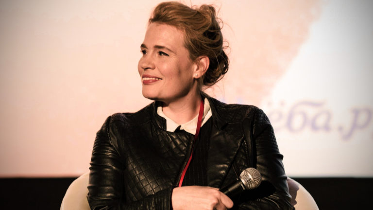 Tuza-Ritter Bernadett: „A dokumentumfilm nagyon erős fegyver. Ha jól megcsinálunk egy dokumentumfilmet, akkor azzal el tudunk jutni egészen messzire. Akár olyan emberekig, akik meg tudják változtatni azoknak a sorsát, akikről a film szól.”