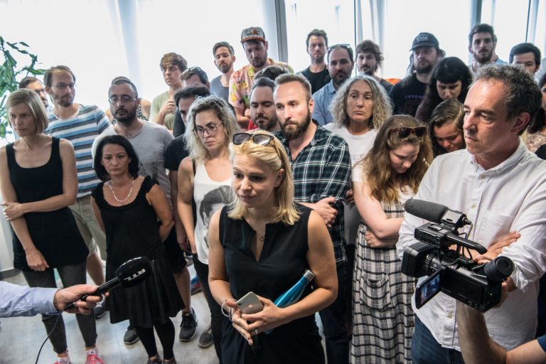 Index, macska-egér harc és totálkáros csicskasors