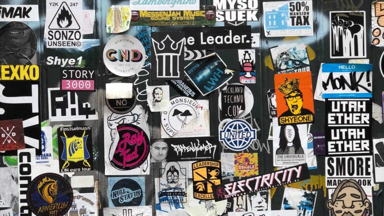 Új logó és borítókép