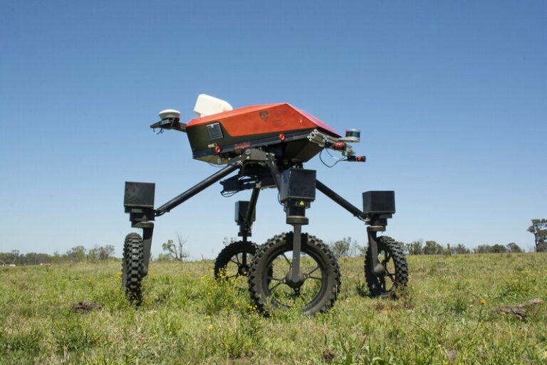 Robot a gyümölcsösben